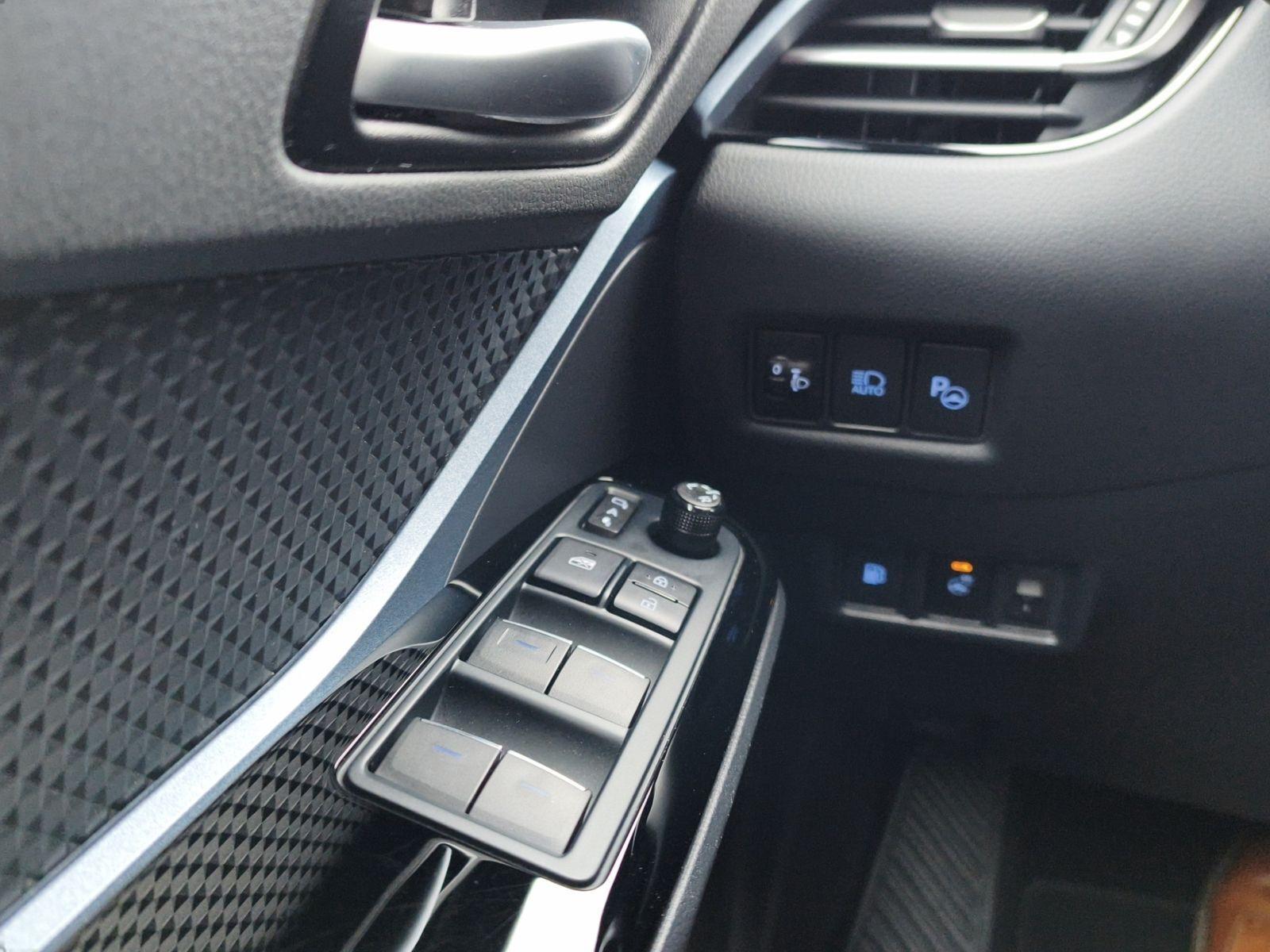 Toyota C-HR Hybrid Team D