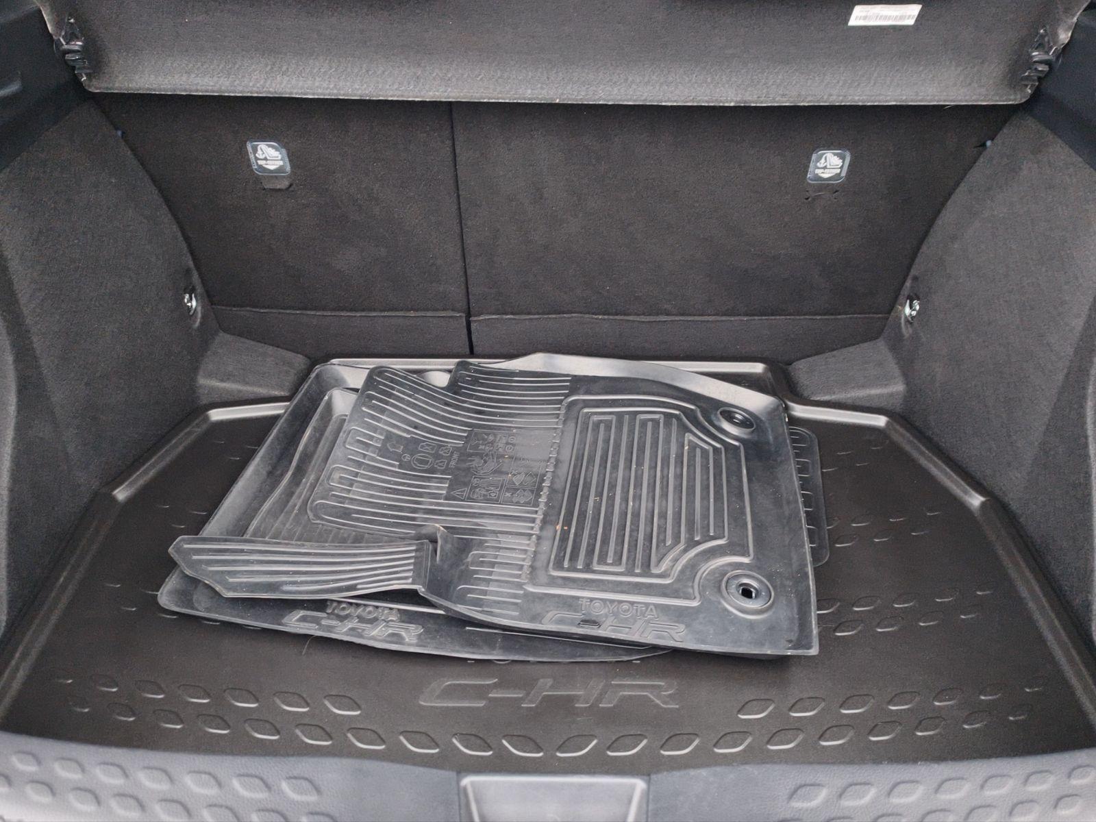 Toyota C-HR Hybrid Team D