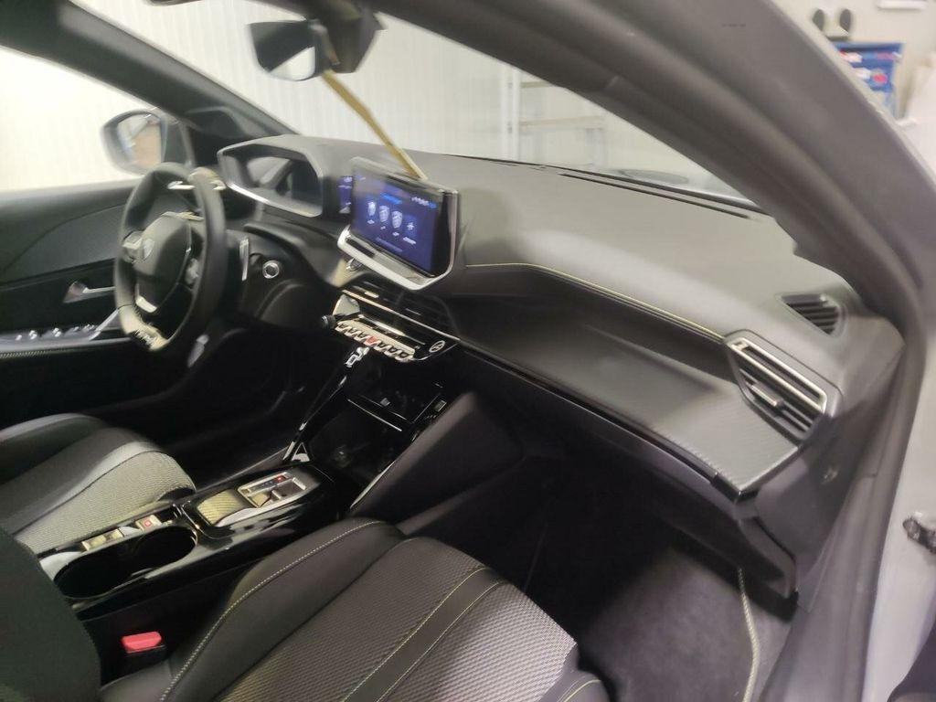 Peugeot 208 GT Mild-Hybrid --NAVI+ALARMANLAGE+TEMPOMAT--