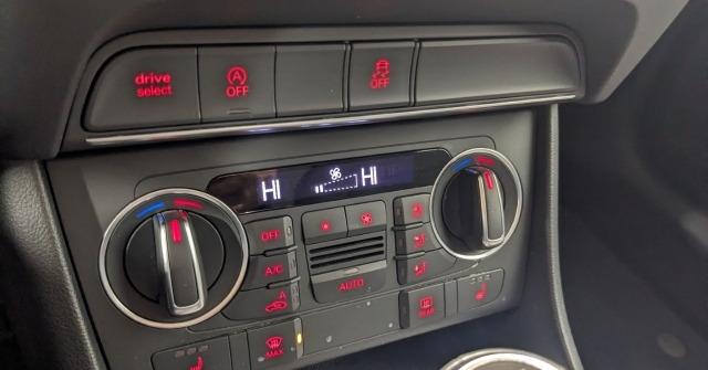 Audi Q3 sport 1,4 TFSI  NAVI PDC XENON KOMFORT PAKET