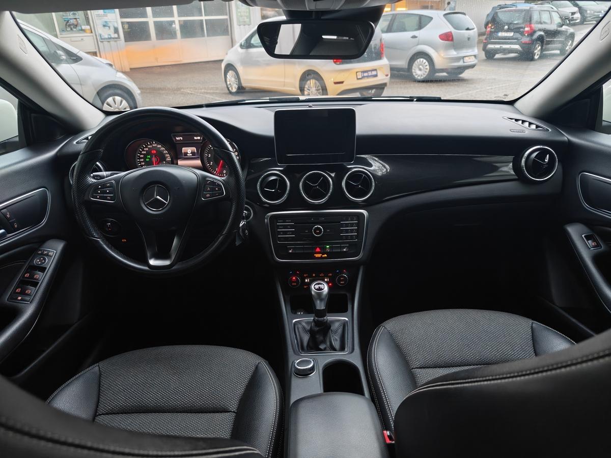 Mercedes-Benz CLA 200 Shooting Brake *XENON*18 ZOLL ALU*NAVI*SHZ*THERMOTR