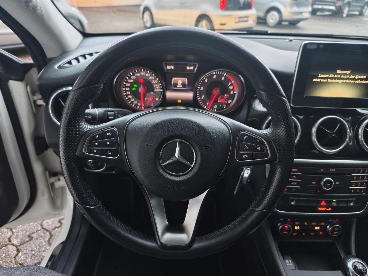 Mercedes-Benz CLA 200 Shooting Brake *XENON*18 ZOLL ALU*NAVI*SHZ*THERMOTR