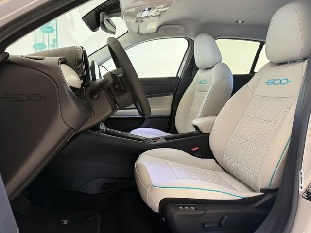 Fiat 600 La Prima Hybrid 1.2 T3 81 kW (110 PS) DCT Klimaautomatik, Massagesitz, Sitzh