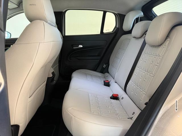 Fiat 600 La Prima Hybrid 1.2 T3 81 kW (110 PS) DCT Klimaautomatik, Massagesitz, Sitzh