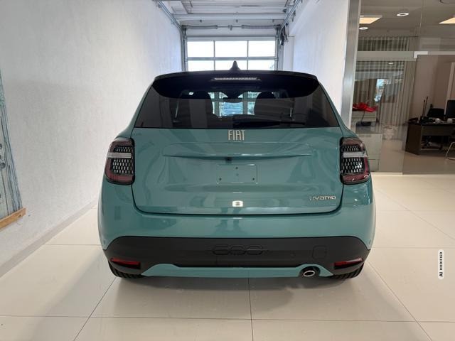 Fiat 600 La Prima Hybrid 1.2 T3 81 kW (110 PS) DCT Klimaautomatik, Massagesitz, Sitzh