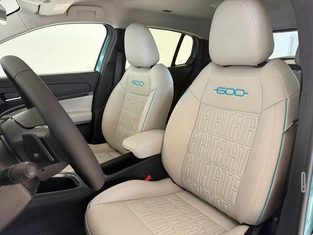 Fiat 600 La Prima Hybrid 1.2 T3 81 kW (110 PS) DCT Klimaautomatik, Massagesitz, Sitzh