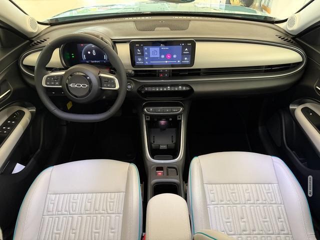 Fiat 600 La Prima Hybrid 1.2 T3 81 kW (110 PS) DCT Klimaautomatik, Massagesitz, Sitzh