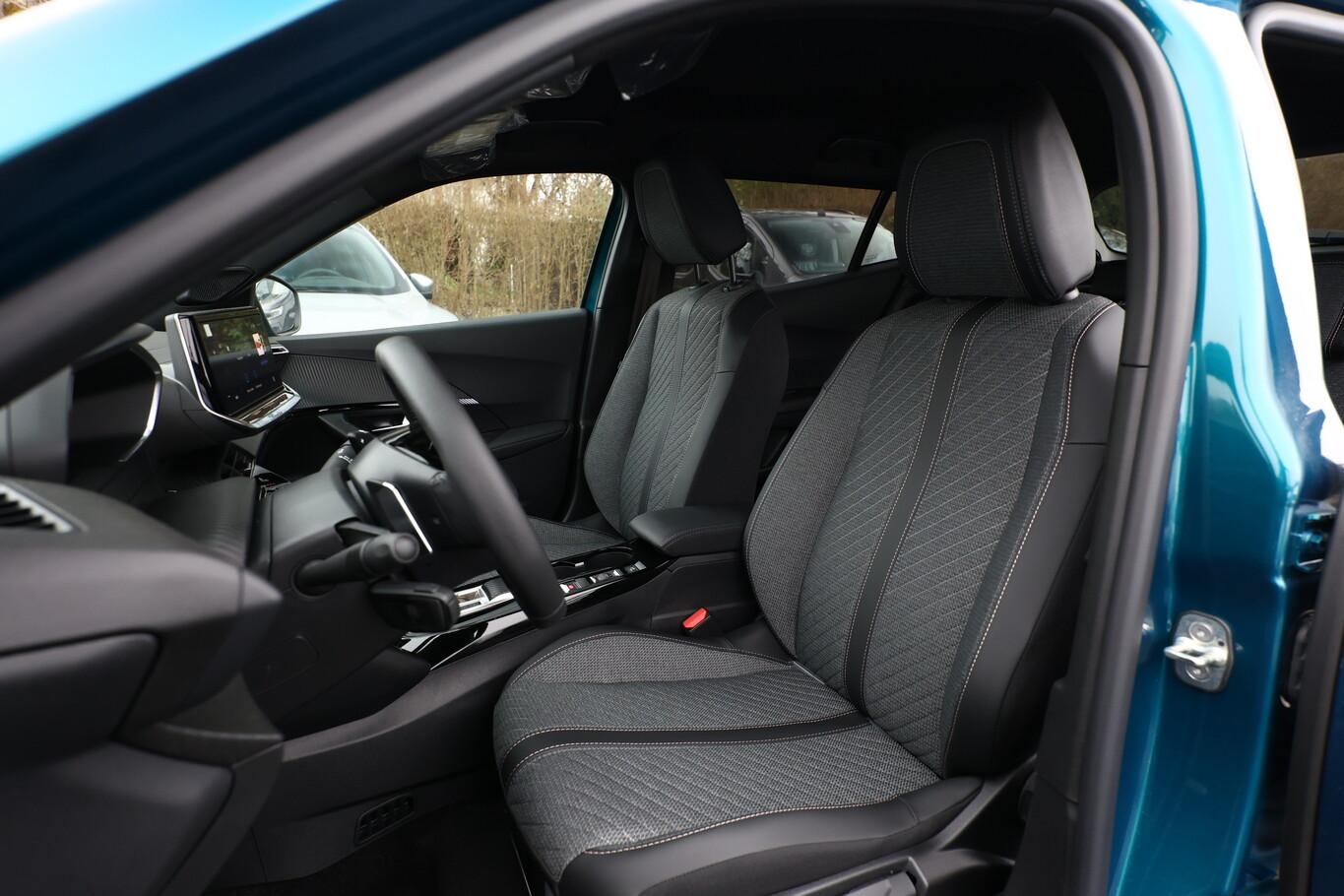 Peugeot 2008 MILD HYBRID ALLURE NAVI*KEYL*ACC*SHZG*PDC*360°