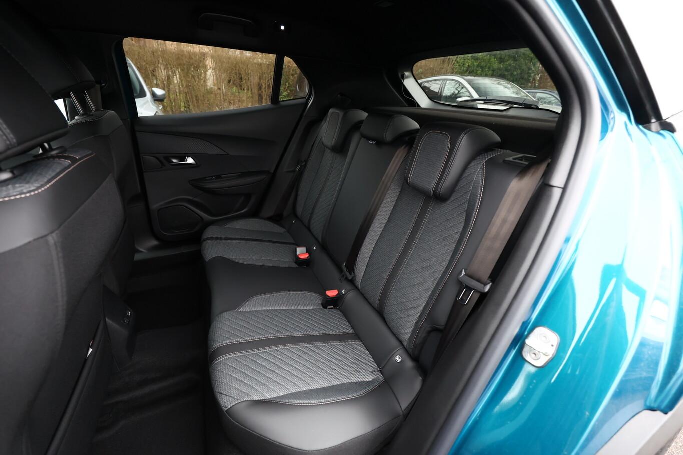 Peugeot 2008 MILD HYBRID ALLURE NAVI*KEYL*ACC*SHZG*PDC*360°