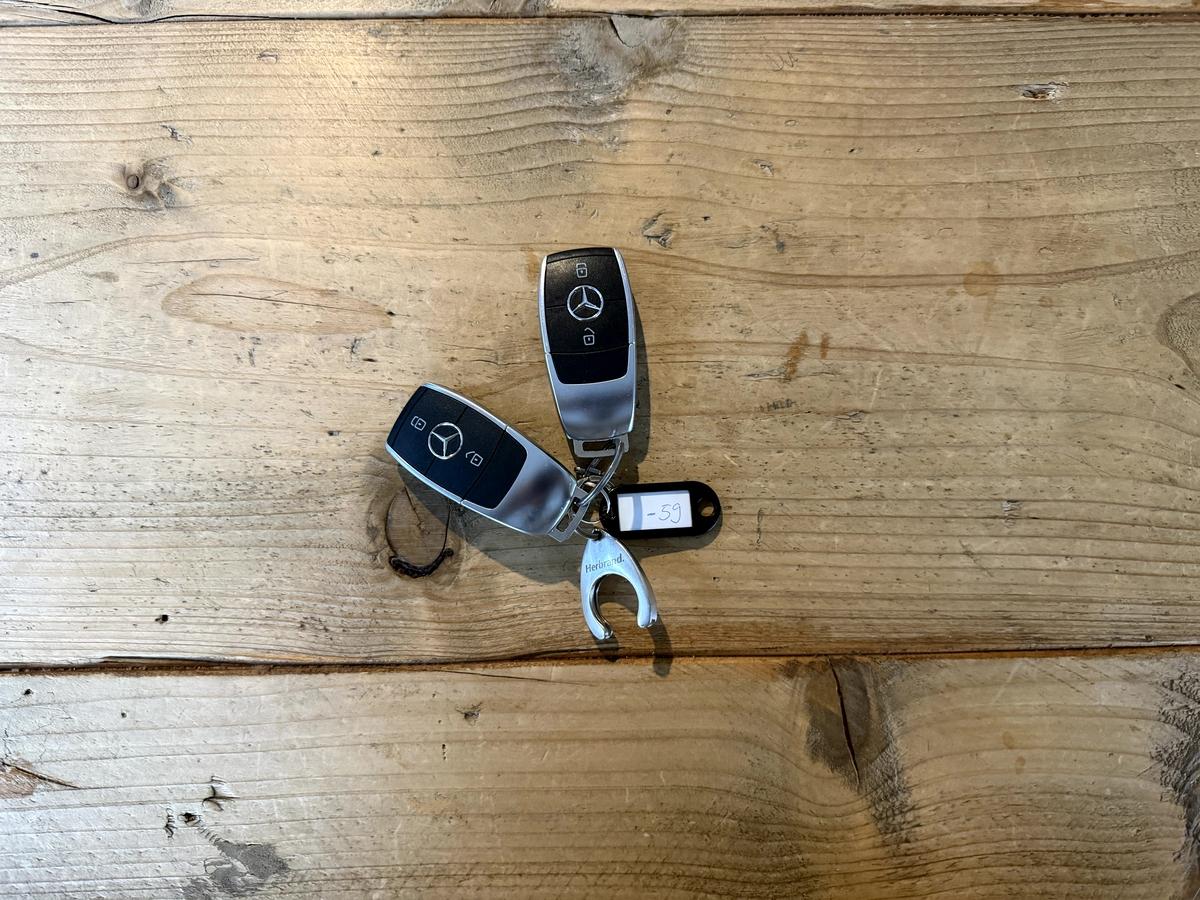 Mercedes-Benz A 250 e Progressive LED MBUX Navi R.Cam CarPlay