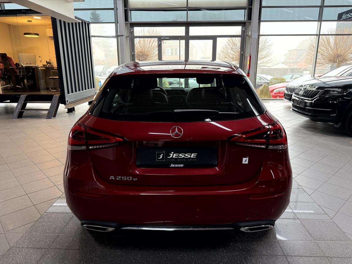 Mercedes-Benz A 250 e Progressive LED MBUX Navi R.Cam CarPlay