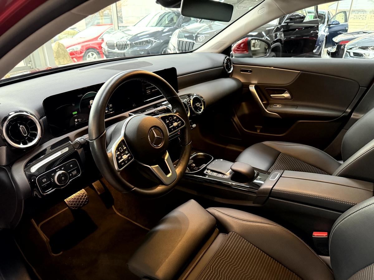 Mercedes-Benz A 250 e Progressive LED MBUX Navi R.Cam CarPlay