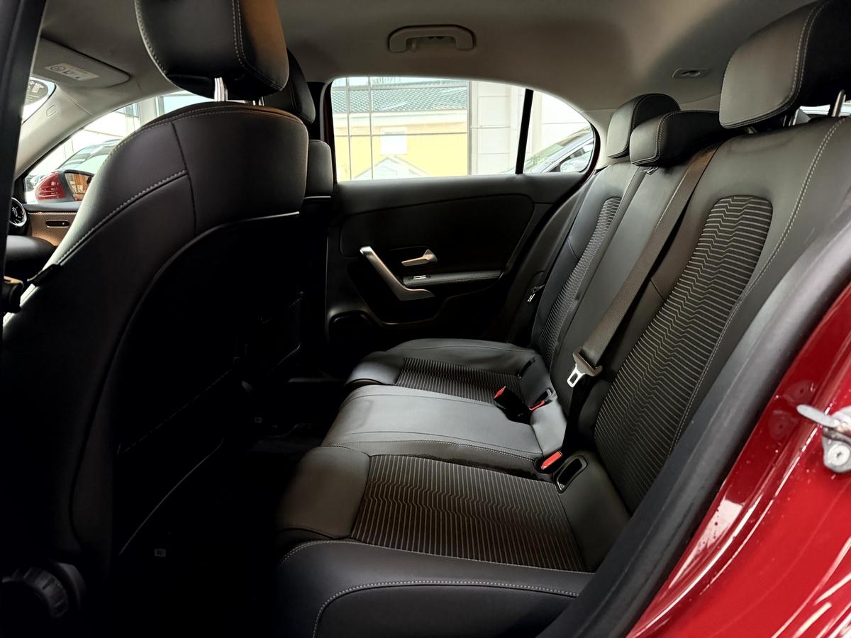 Mercedes-Benz A 250 e Progressive LED MBUX Navi R.Cam CarPlay