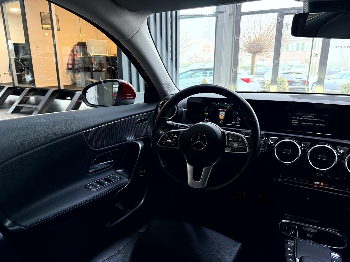 Mercedes-Benz A 250 e Progressive LED MBUX Navi R.Cam CarPlay