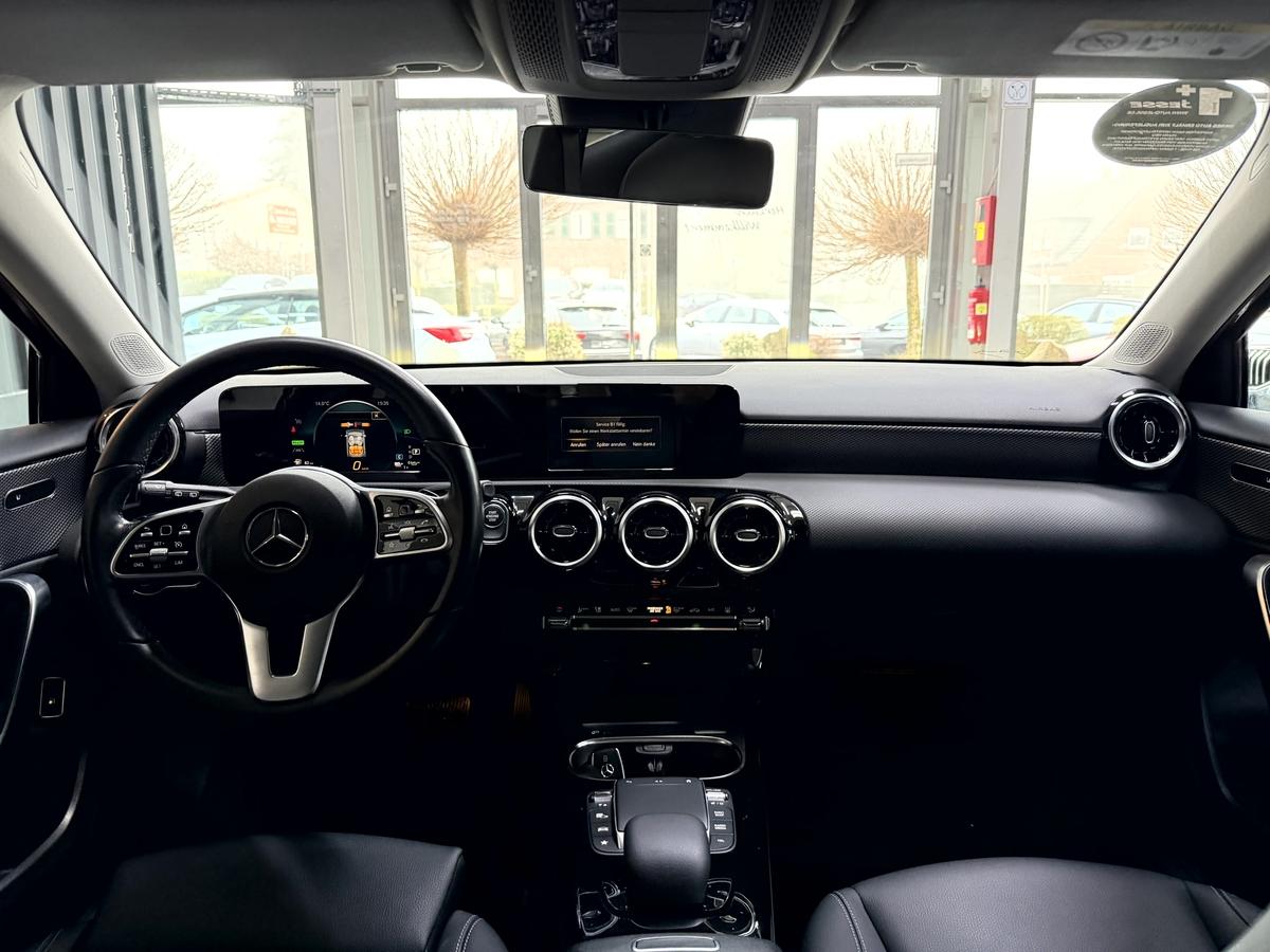 Mercedes-Benz A 250 e Progressive LED MBUX Navi R.Cam CarPlay