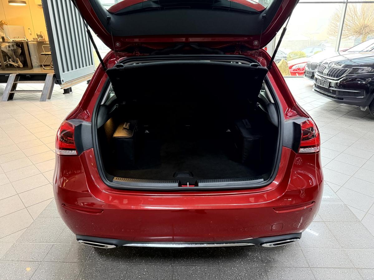 Mercedes-Benz A 250 e Progressive LED MBUX Navi R.Cam CarPlay