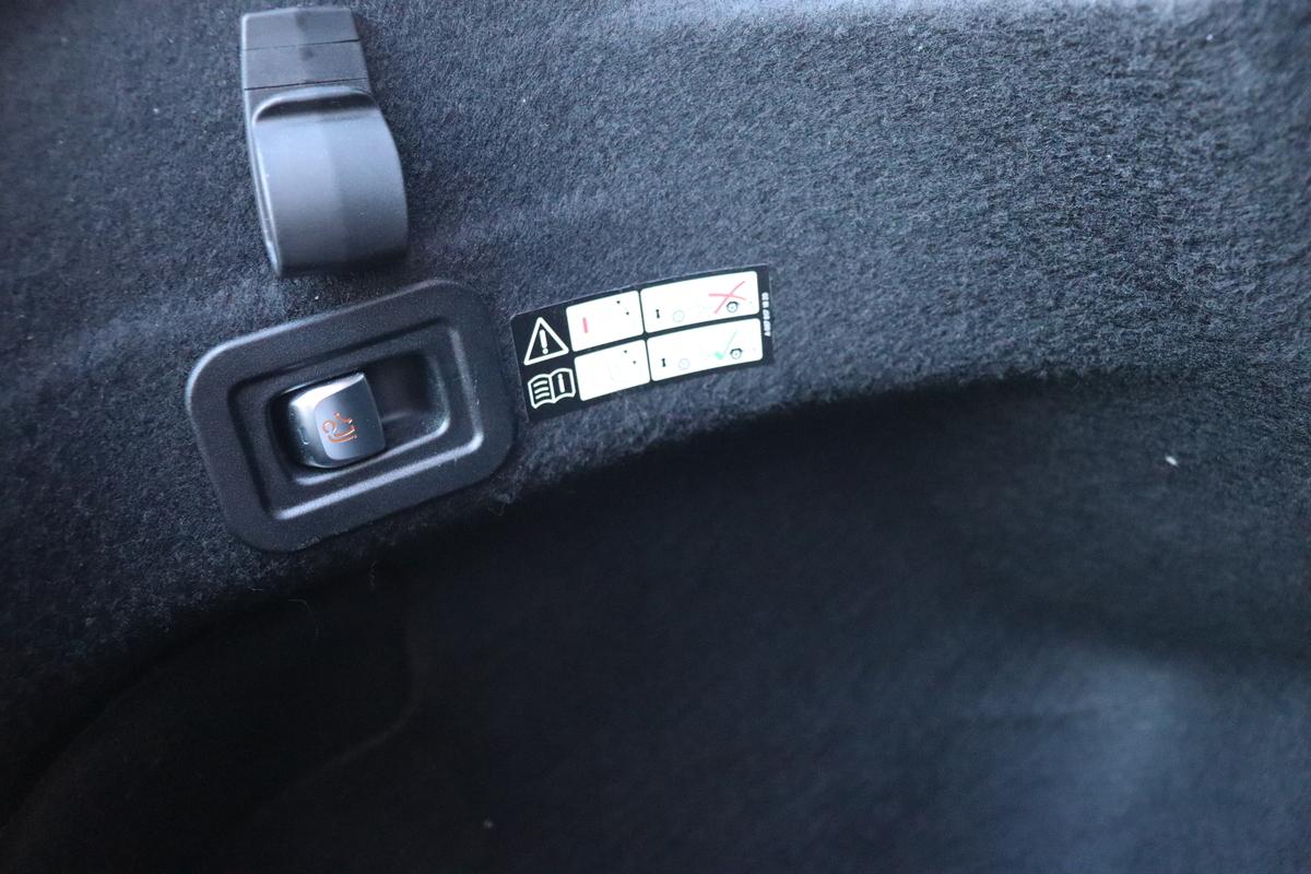 Mercedes-Benz C 200 Avantgarde*AMG*AHK*SHZ*Navi*