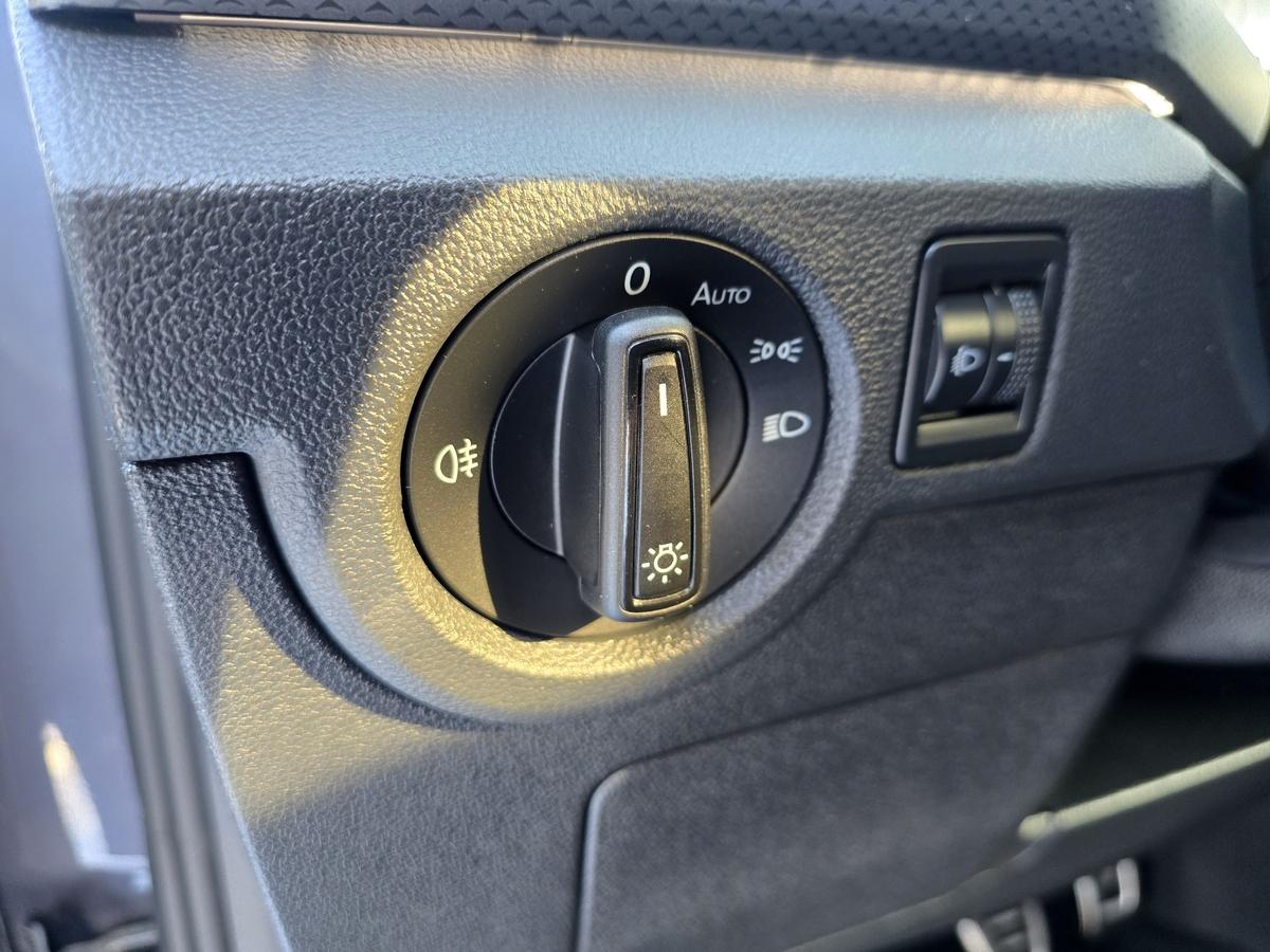 Volkswagen T-Cross 1.0 TSI Active  #Navi #Klima #AHK #ALU #SHZ 