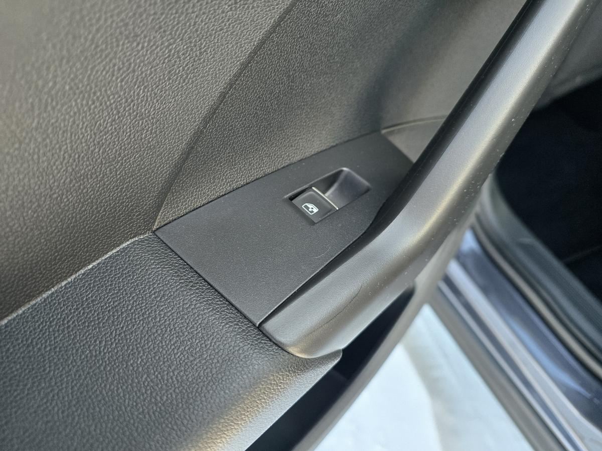 Volkswagen T-Cross 1.0 TSI Active  #Navi #Klima #AHK #ALU #SHZ 