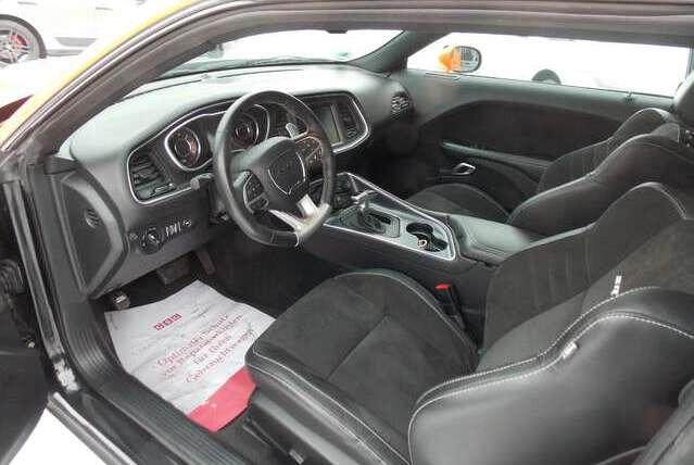 Dodge Challenger 6,4 SRT