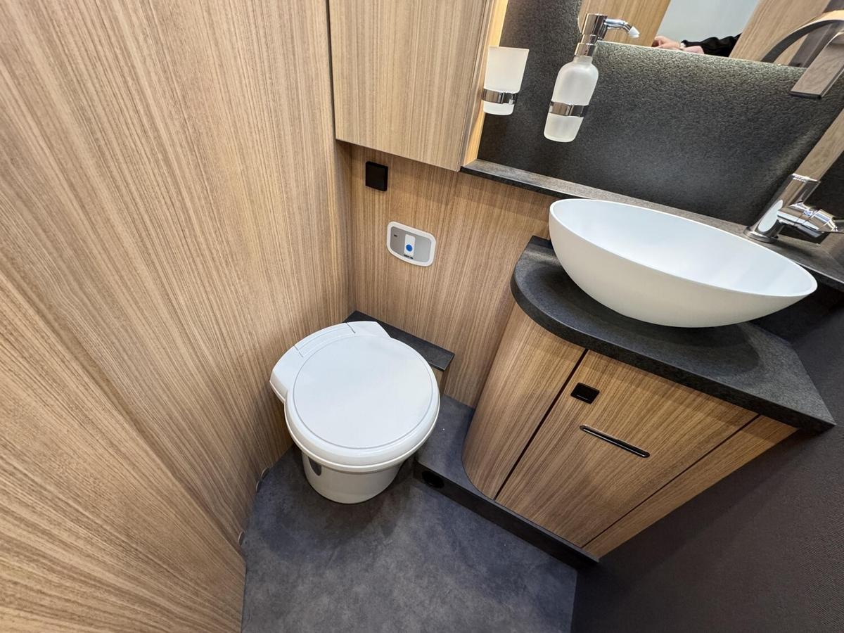 Malibu I 450 RB LE Comfort MJ26+ACC+Markise+TV