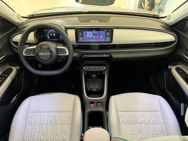 Fiat 600 La Prima Hybrid 1.2 T3 81 kW (110 PS) DCT AHK abnehmbar, NAVI , Klimaautomat