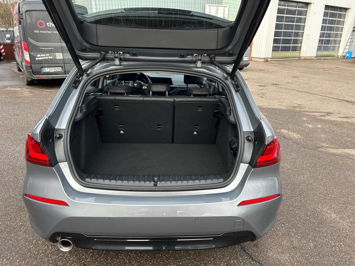 BMW 118 i Sport Line,Parkass,LED,Sitzh,heizb.Lenkrad,Hifi