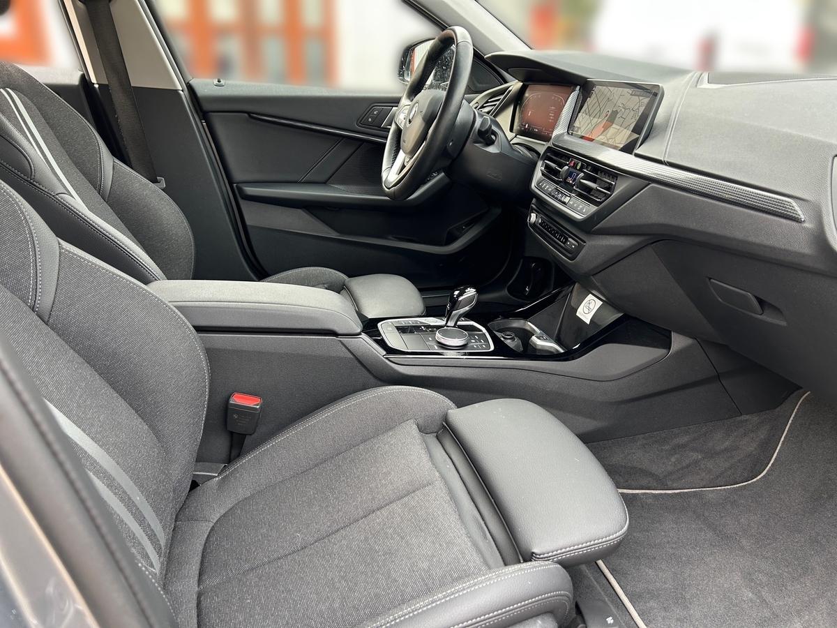 BMW 118 i Sport Line,Parkass,LED,Sitzh,heizb.Lenkrad,Hifi