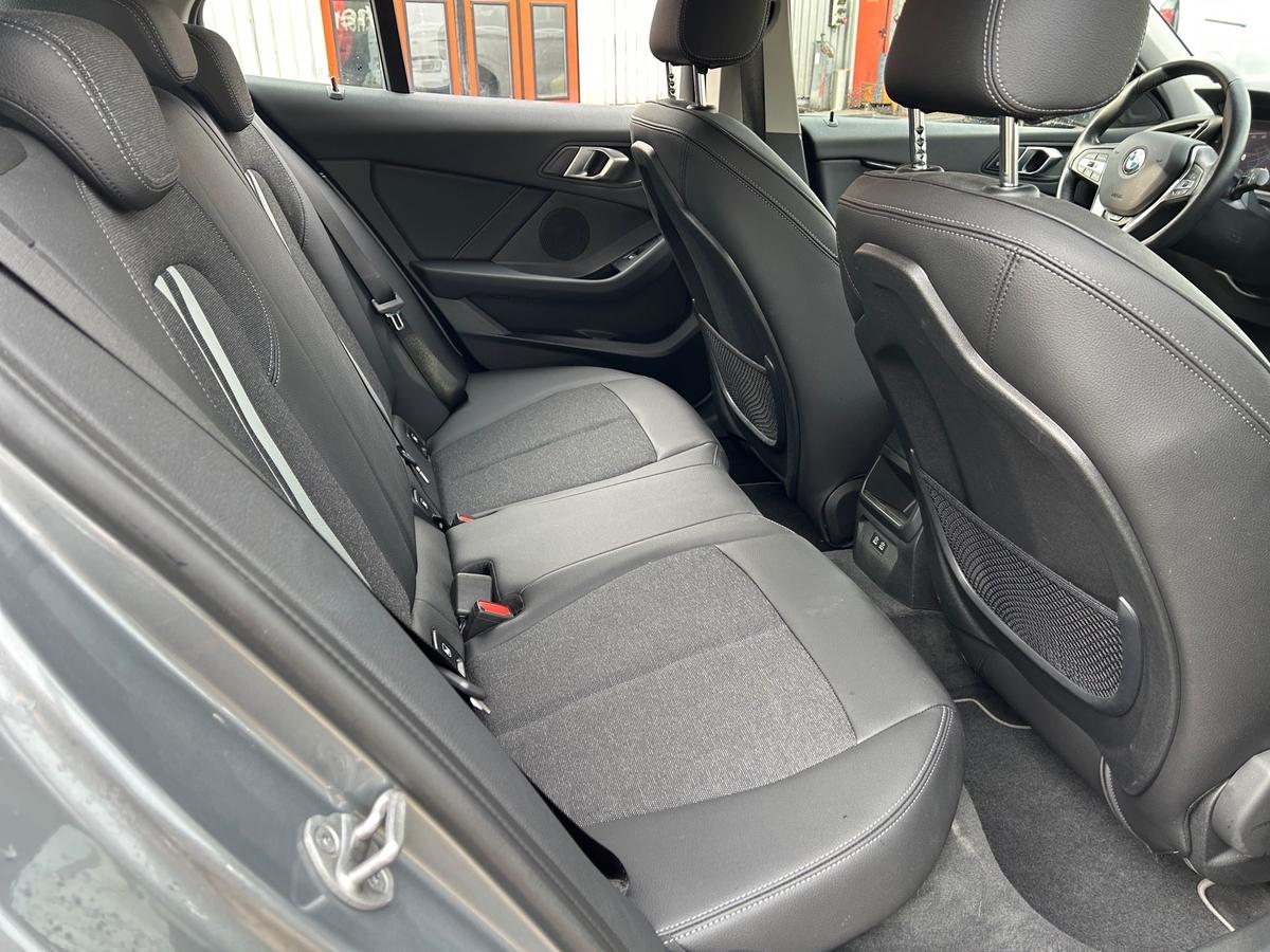 BMW 118 i Sport Line,Parkass,LED,Sitzh,heizb.Lenkrad,Hifi