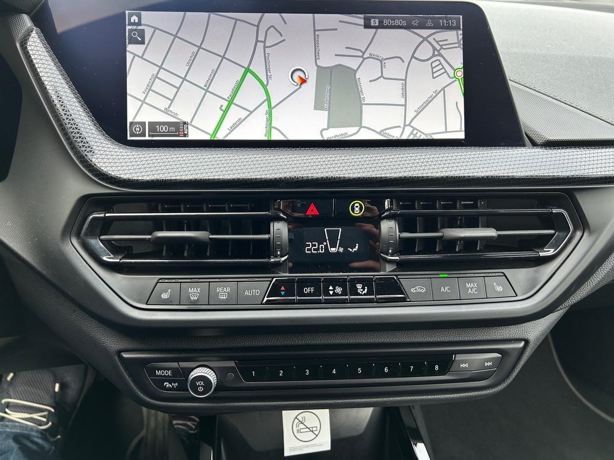 BMW 118 i Sport Line,Parkass,LED,Sitzh,heizb.Lenkrad,Hifi