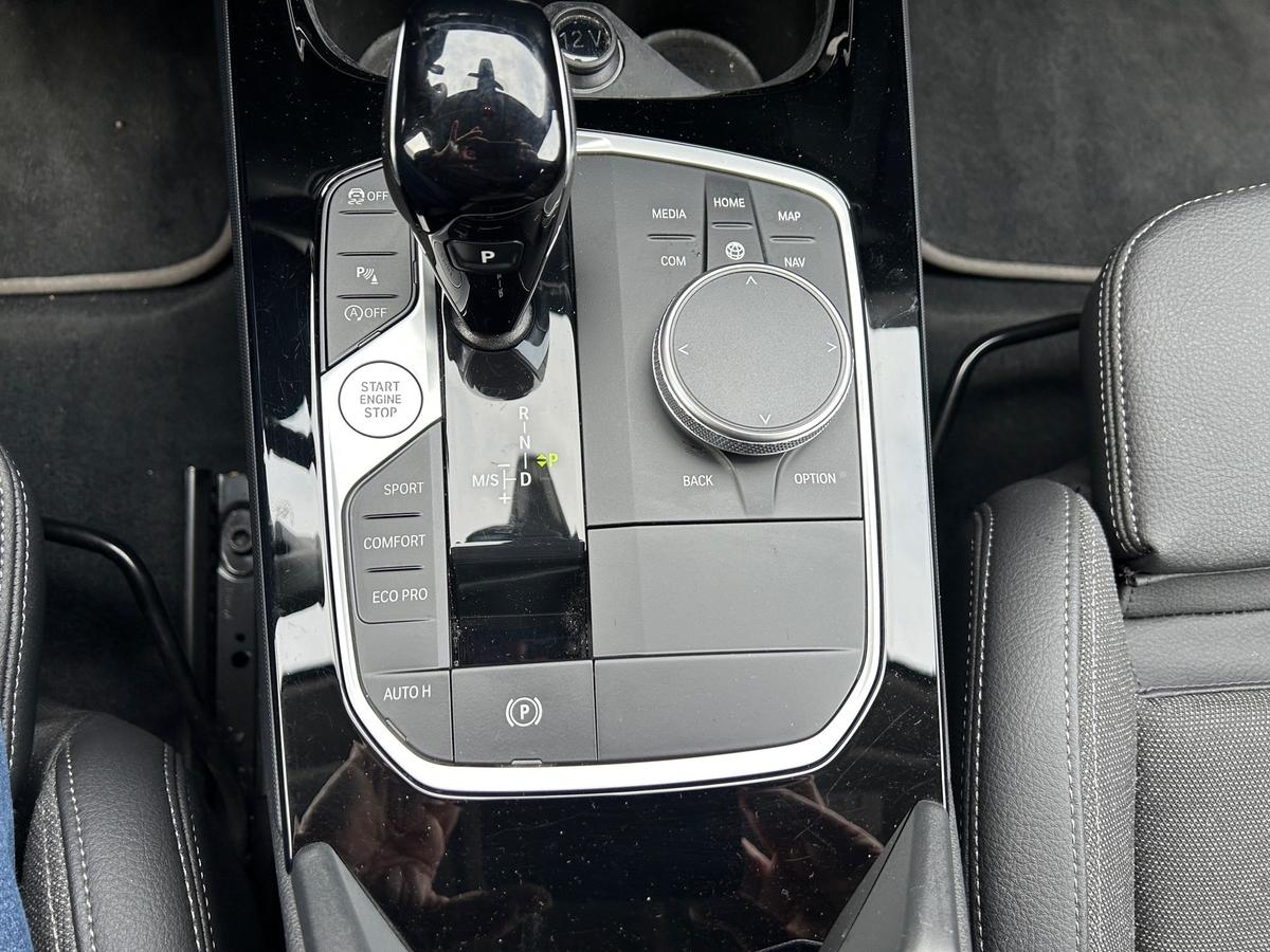 BMW 118 i Sport Line,Parkass,LED,Sitzh,heizb.Lenkrad,Hifi