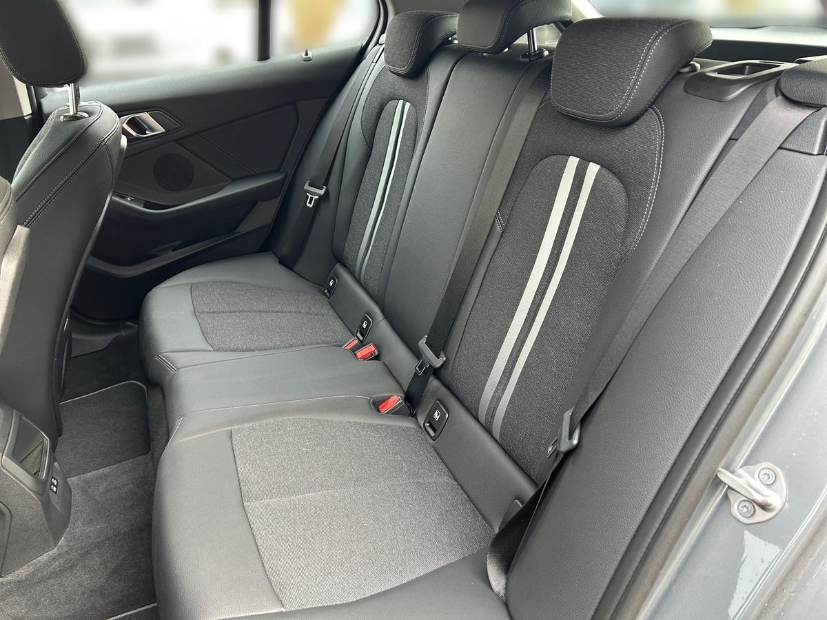 BMW 118 i Sport Line,Parkass,LED,Sitzh,heizb.Lenkrad,Hifi