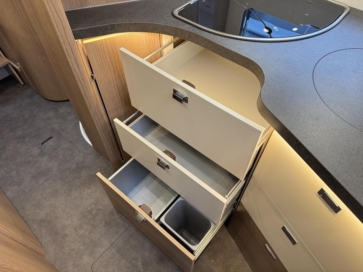 Malibu I Edition+ 490 RB LE comfort Solar+Markise+TV+LED+iNet-X