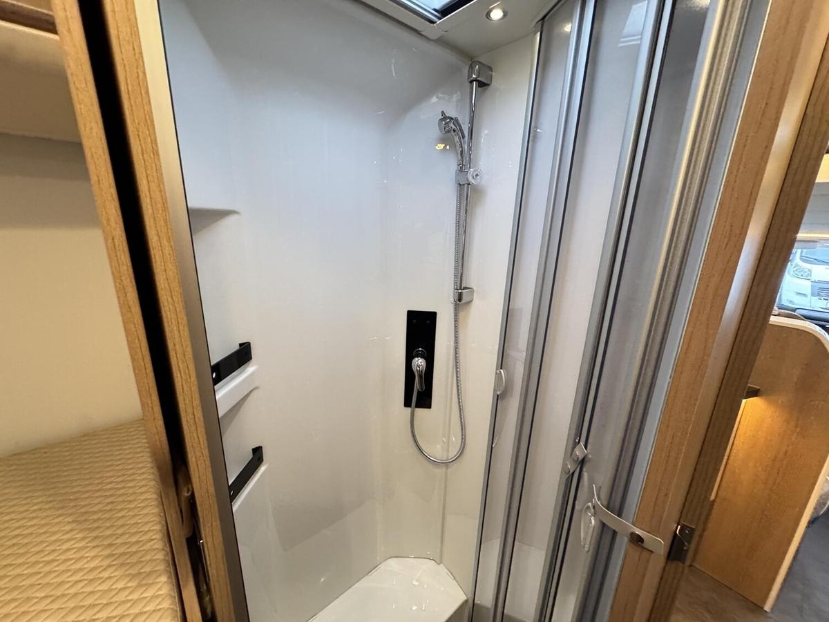 Malibu I Edition+ 490 RB LE comfort Solar+Markise+TV+LED+iNet-X