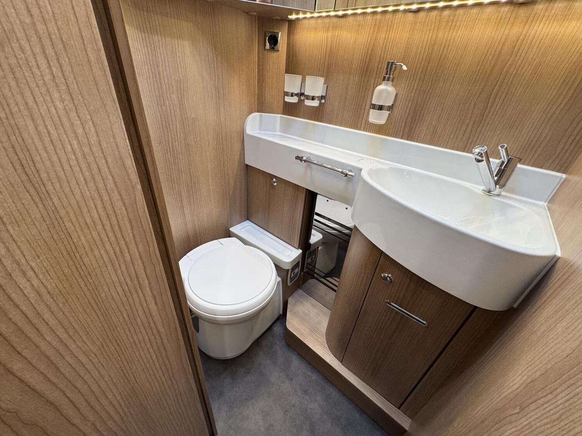 Malibu I Edition+ 490 RB LE comfort Solar+Markise+TV+LED+iNet-X