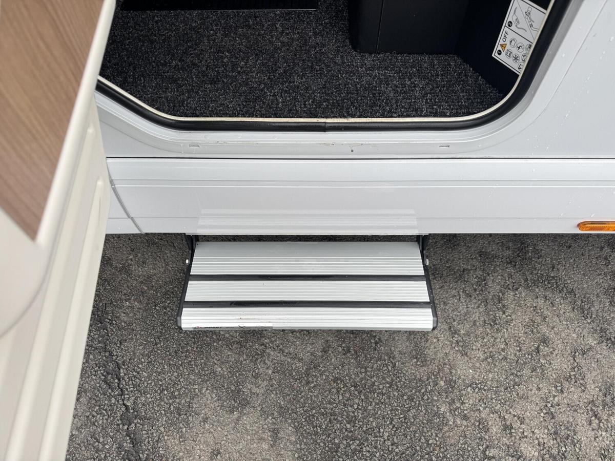 Malibu I Edition+ 490 RB LE comfort Solar+Markise+TV+LED+iNet-X