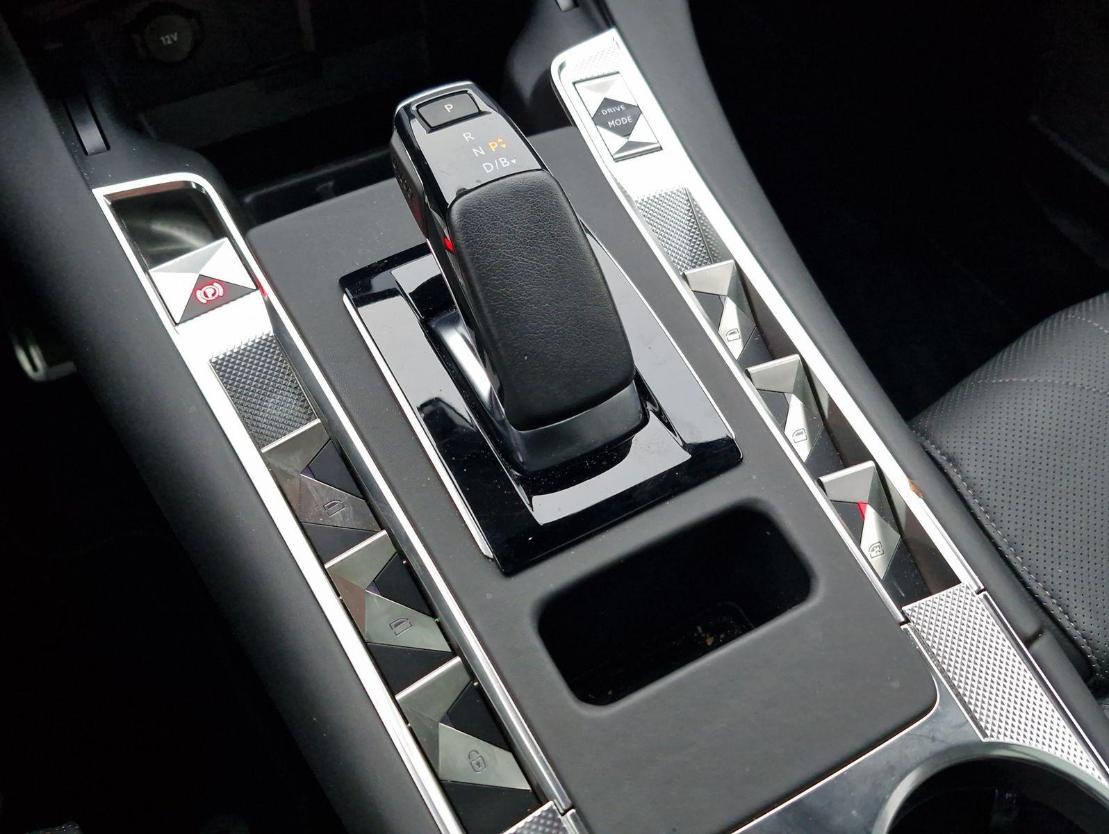 DS Automobiles DS7 Crossback PHEV 225 e-AT Rivoli LED Pano Lede