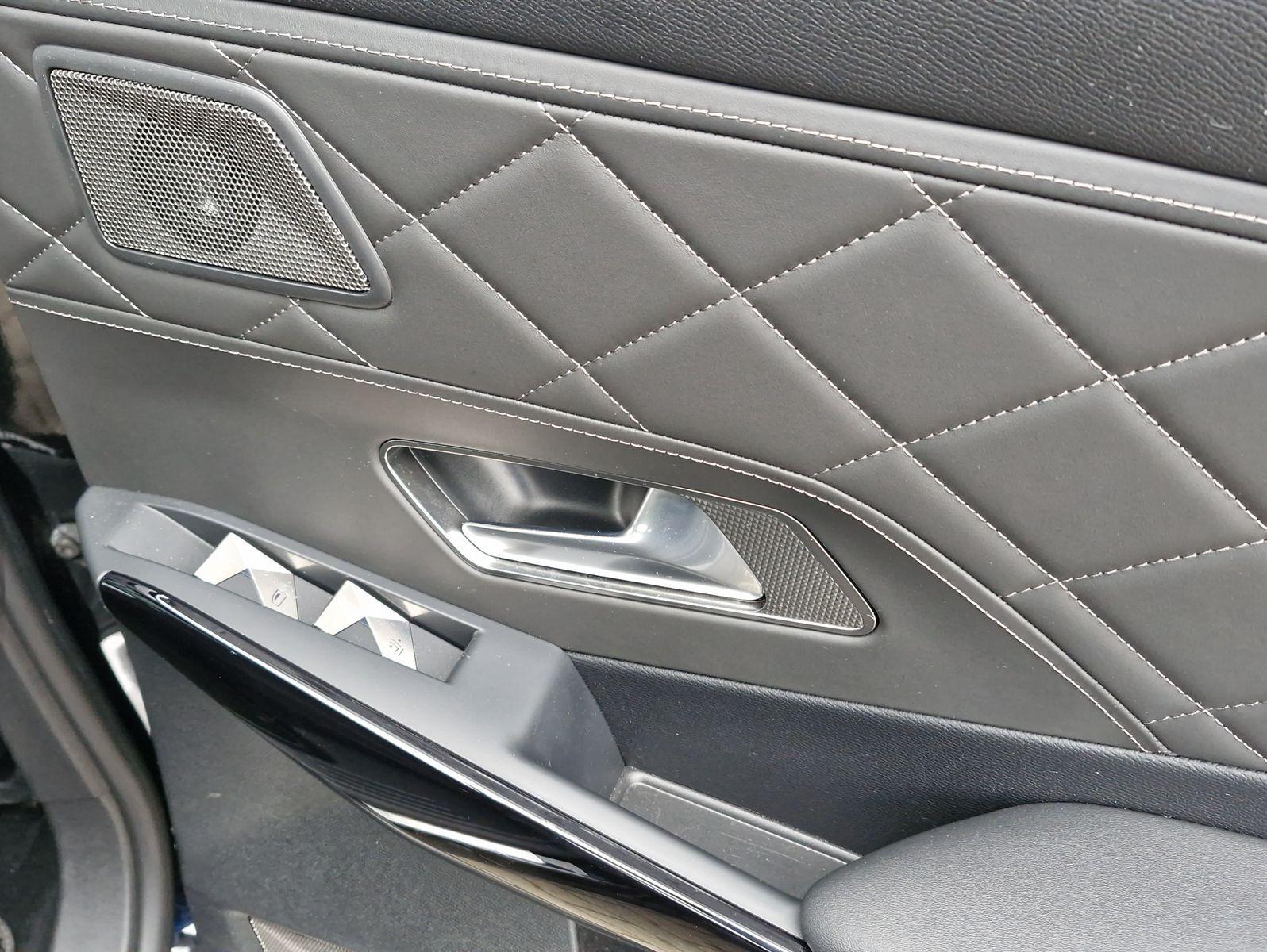 DS Automobiles DS7 Crossback PHEV 300 4x4 Ligne Noire AT LED Le