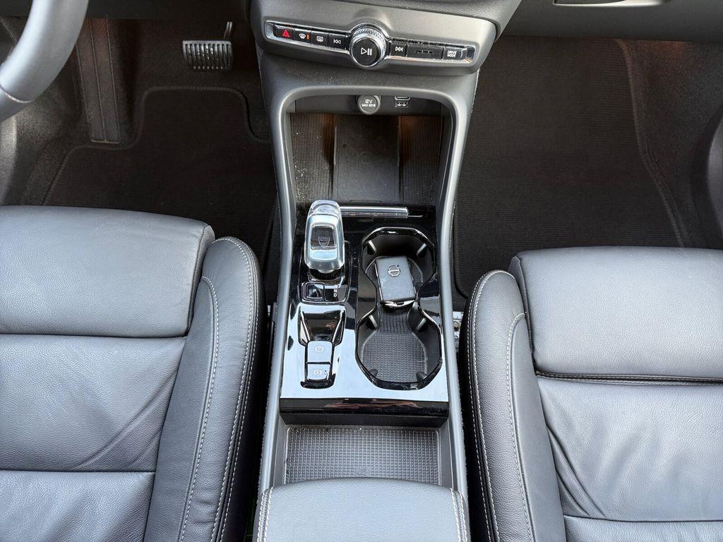 Volvo XC40 T5 2WD Ultimate Dark -360° RÜCKFAHRKAMERA-