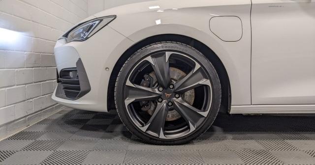 Cupra Leon Sportstourer VZ e-Hybrid CarPlay KAM DCC