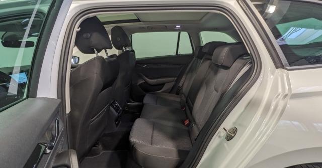 Skoda Octavia Clever 1.5 TSI e-TEC LED AHK Pano CarPlay