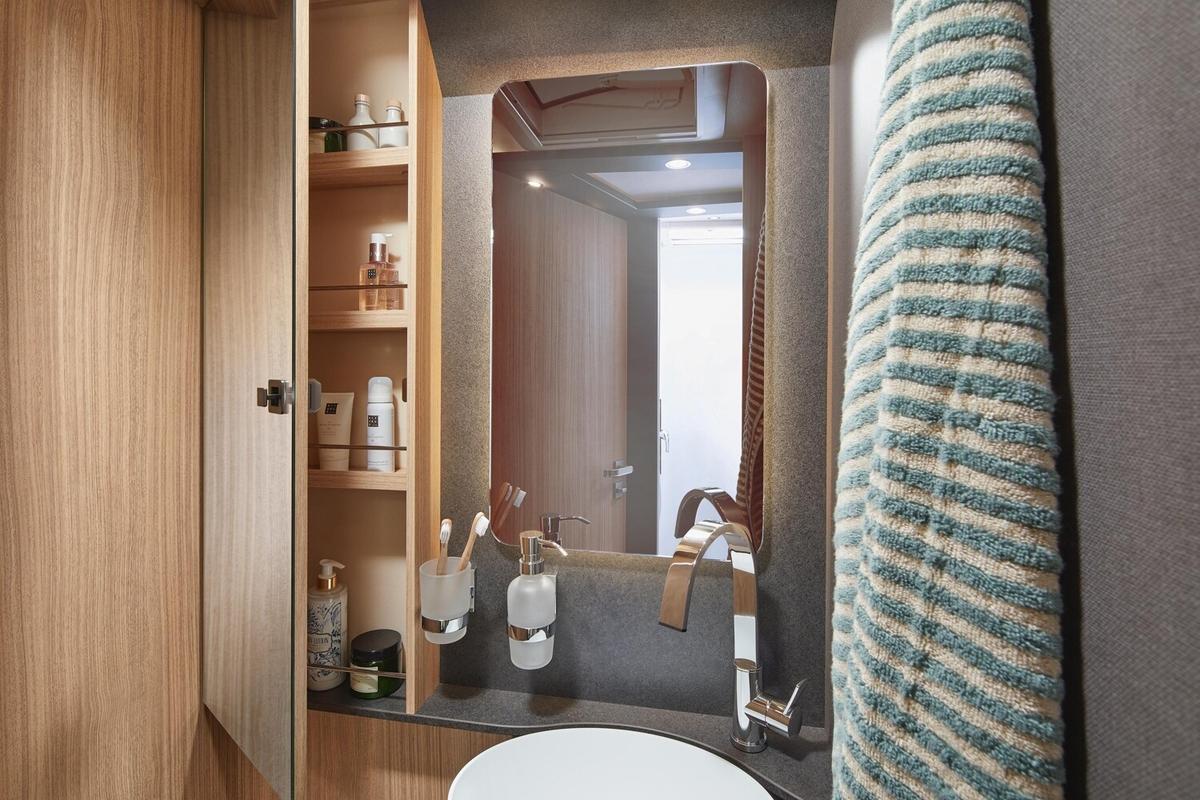 Malibu T 470 RB LE K comfort MB+ACC+Markise+Lithium+LED