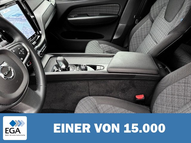 Volvo XC60 Core 2WD StandHZG Digitales Cockpit Soundsystem LED Kurvenlicht Sperrdiff. 