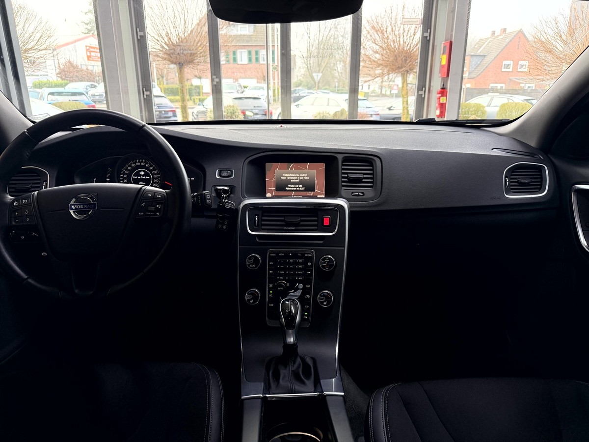 Volvo V60 D4 Linje Business Bi-Xenon Navi SHZ PDC RCam