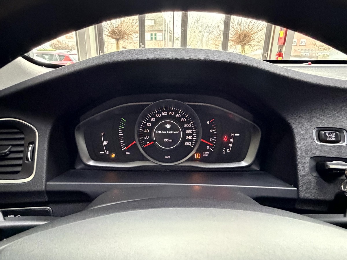 Volvo V60 D4 Linje Business Bi-Xenon Navi SHZ PDC RCam