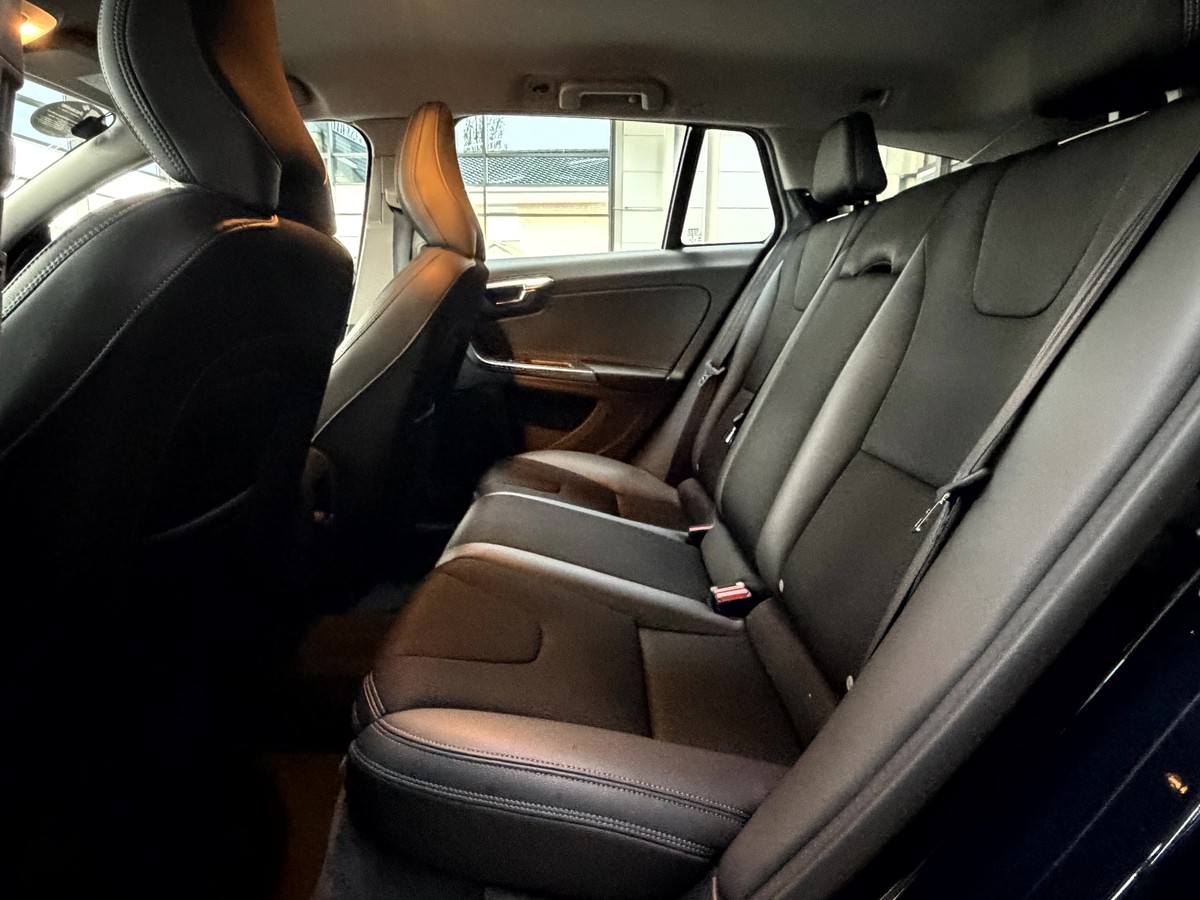 Volvo V60 D4 Linje Business Bi-Xenon Navi SHZ PDC RCam