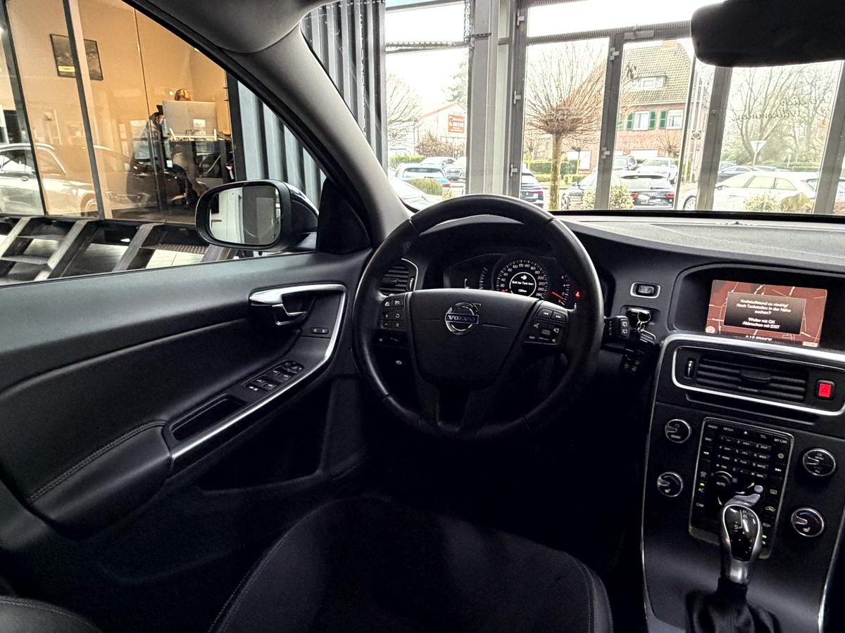 Volvo V60 D4 Linje Business Bi-Xenon Navi SHZ PDC RCam