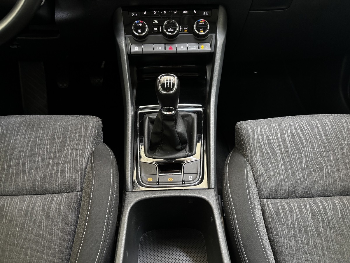 Skoda Karoq 1.0 TSI Style LED Temp. CarPlay PDC 