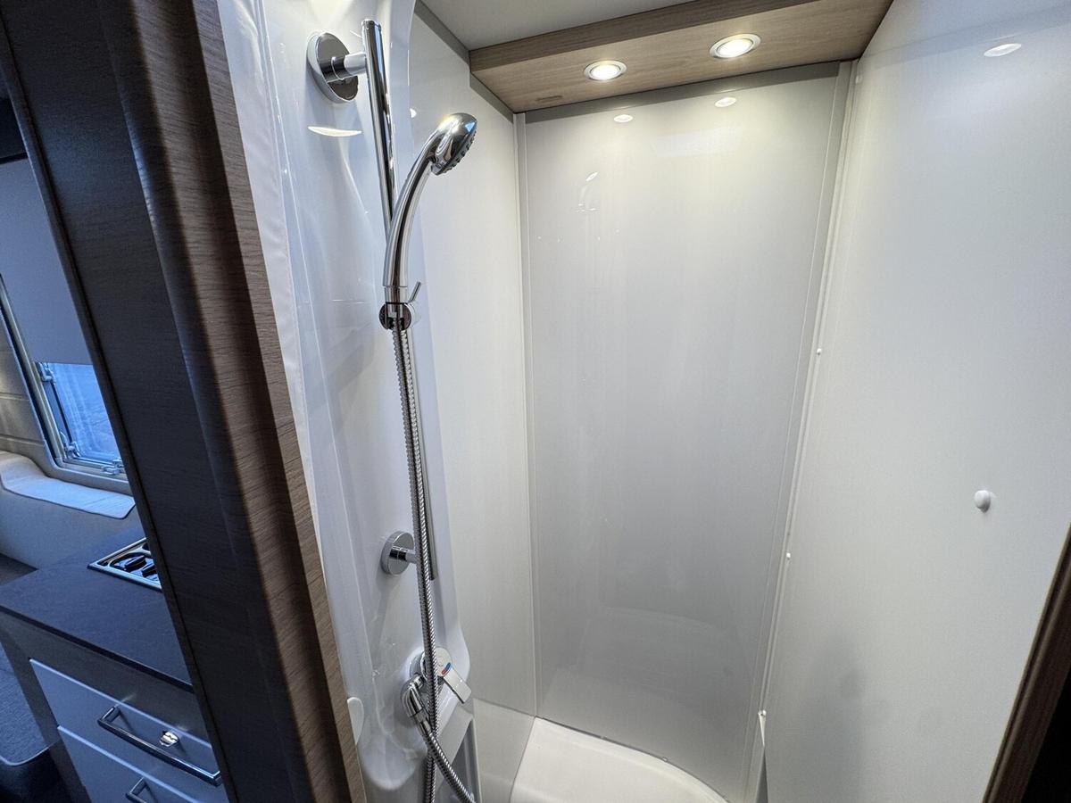 Tabbert Pantiga Finest Edition 550 E 2.3 Pano+Fussbodenh.+City-Wasse