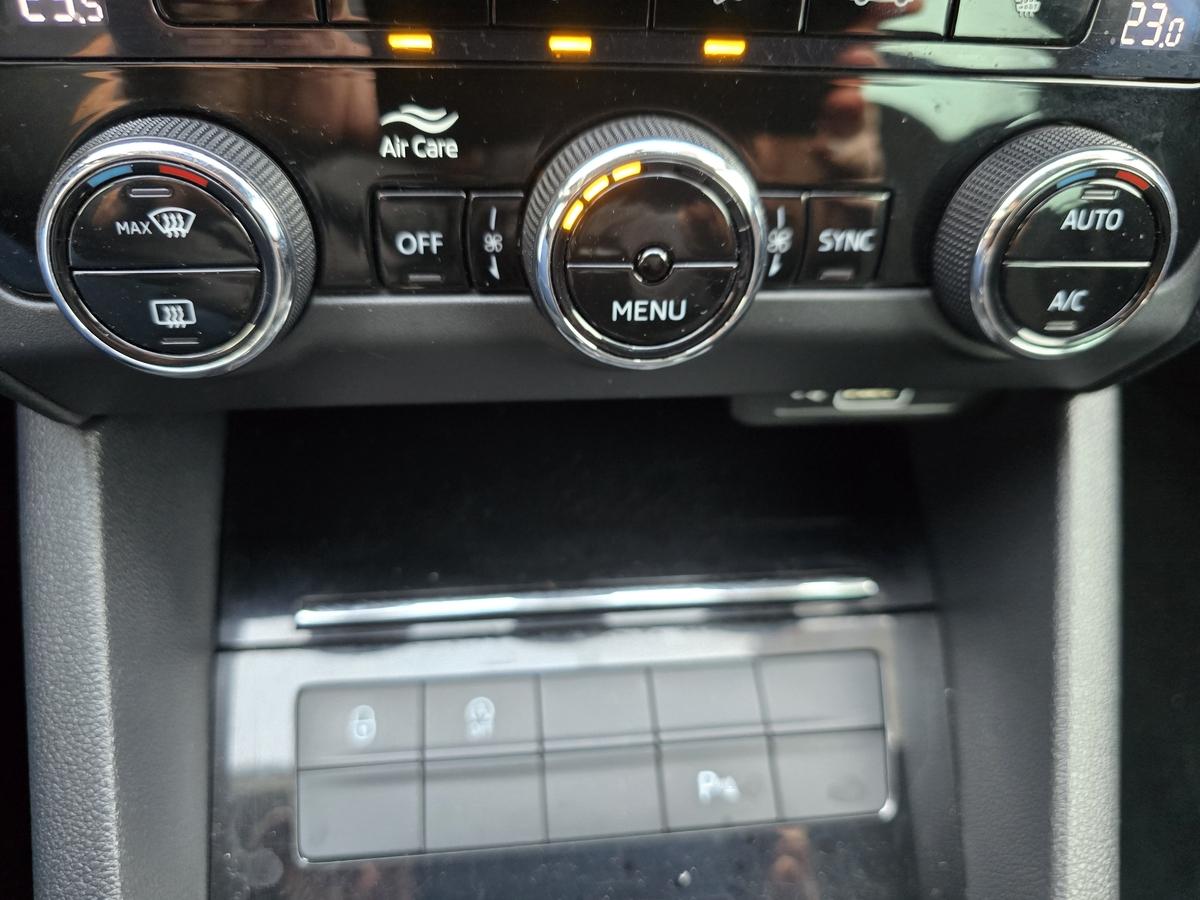 Skoda Octavia Combi 1.5 TSI ACT Style Navi Einparkhilfe LED Klima 